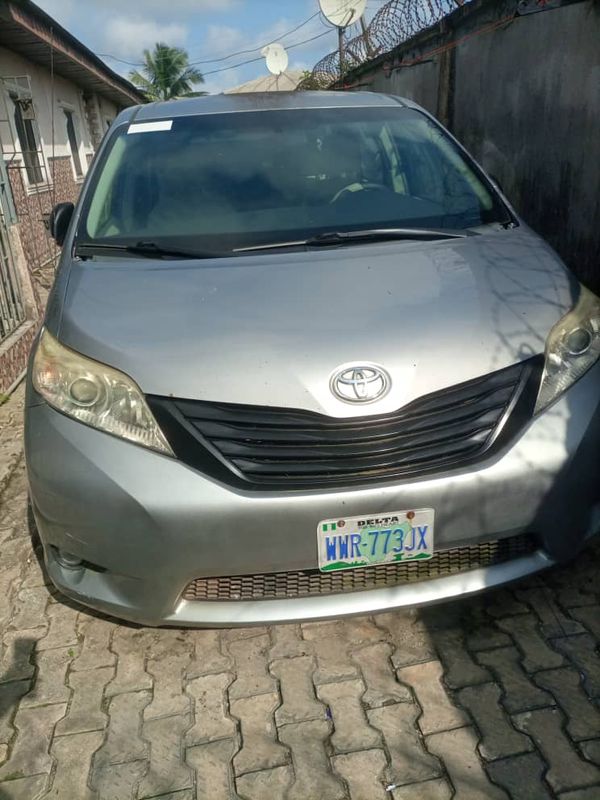 Thumbnail 5 of 2016 Toyota Sienna